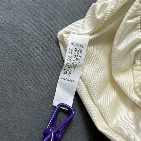 Vintage Adonna Half Slip Size Small 100% Nylon Beige Ivory Lace Trimmed Slit USA - Picture 7 of 7